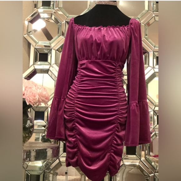 Venus Velvet Dress - Picture 7 of 7